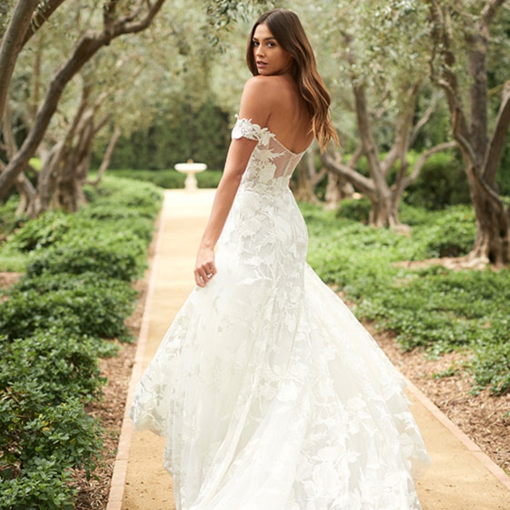 Monique Lhuillier Wedding Dress
